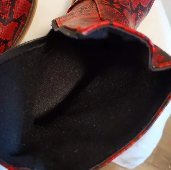 Boots - Picture 8 of 9